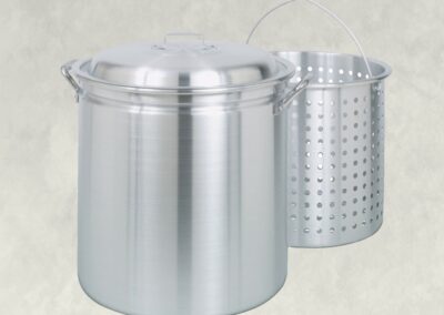 42 Qt w/ Perforated Basket